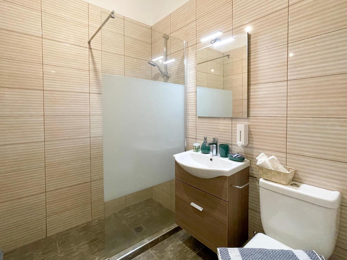 Soho Vibrant 55Sqm Apt In Атина Екстериор снимка