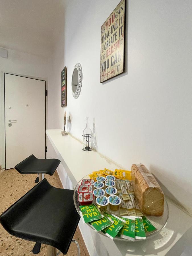 Soho Vibrant 55Sqm Apt In Атина Екстериор снимка